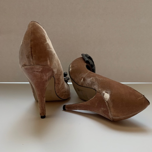 ASOS Shoes tan velvet pumps with silver sparkles bows - Picture 6 of 6